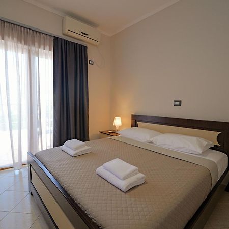 Hotel Deja Vu Ksamil Exteriör bild