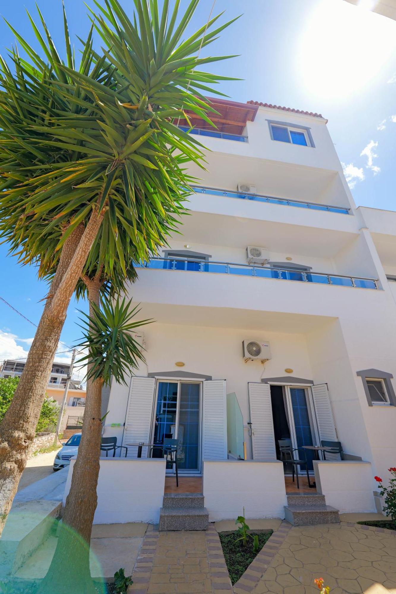 Hotel Deja Vu Ksamil Exteriör bild