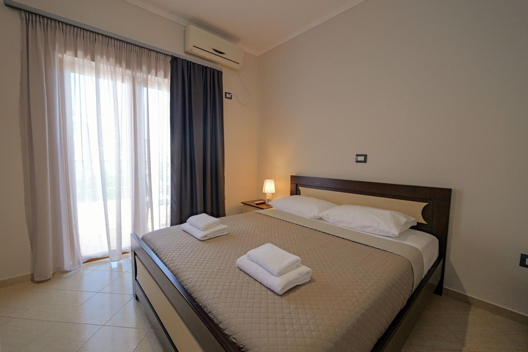 Hotel Deja Vu Ksamil Exteriör bild