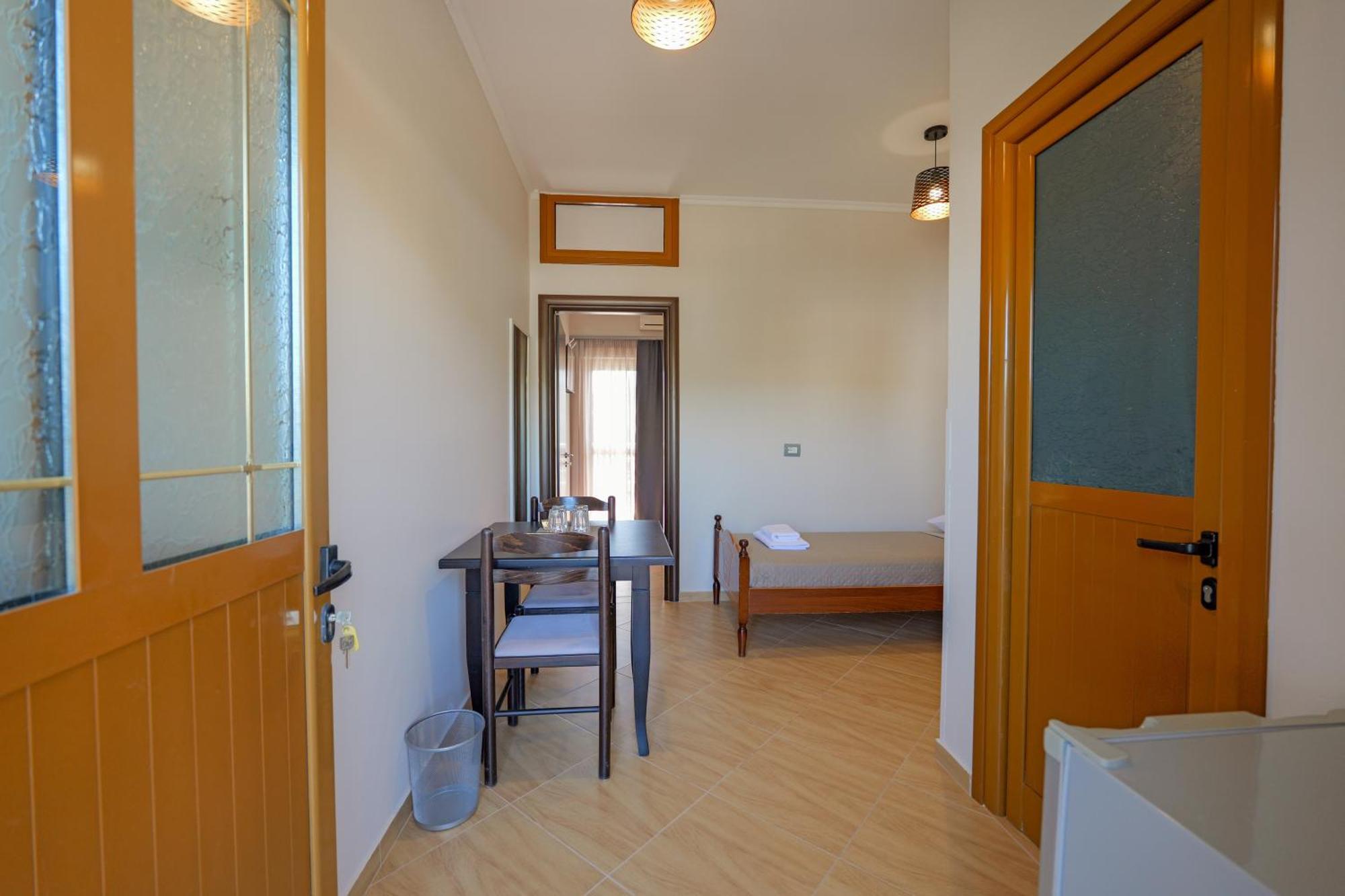 Hotel Deja Vu Ksamil Rum bild