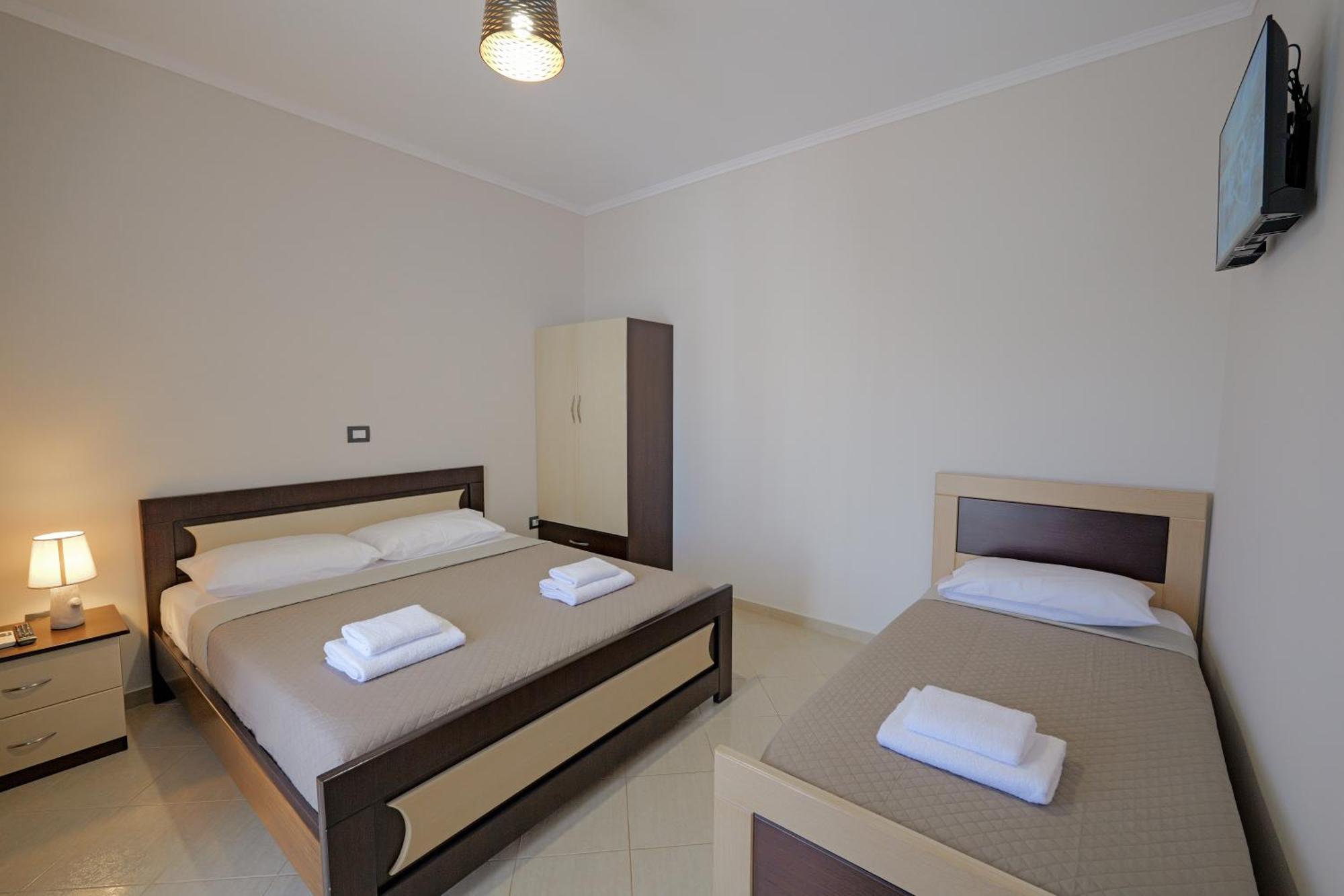 Hotel Deja Vu Ksamil Rum bild