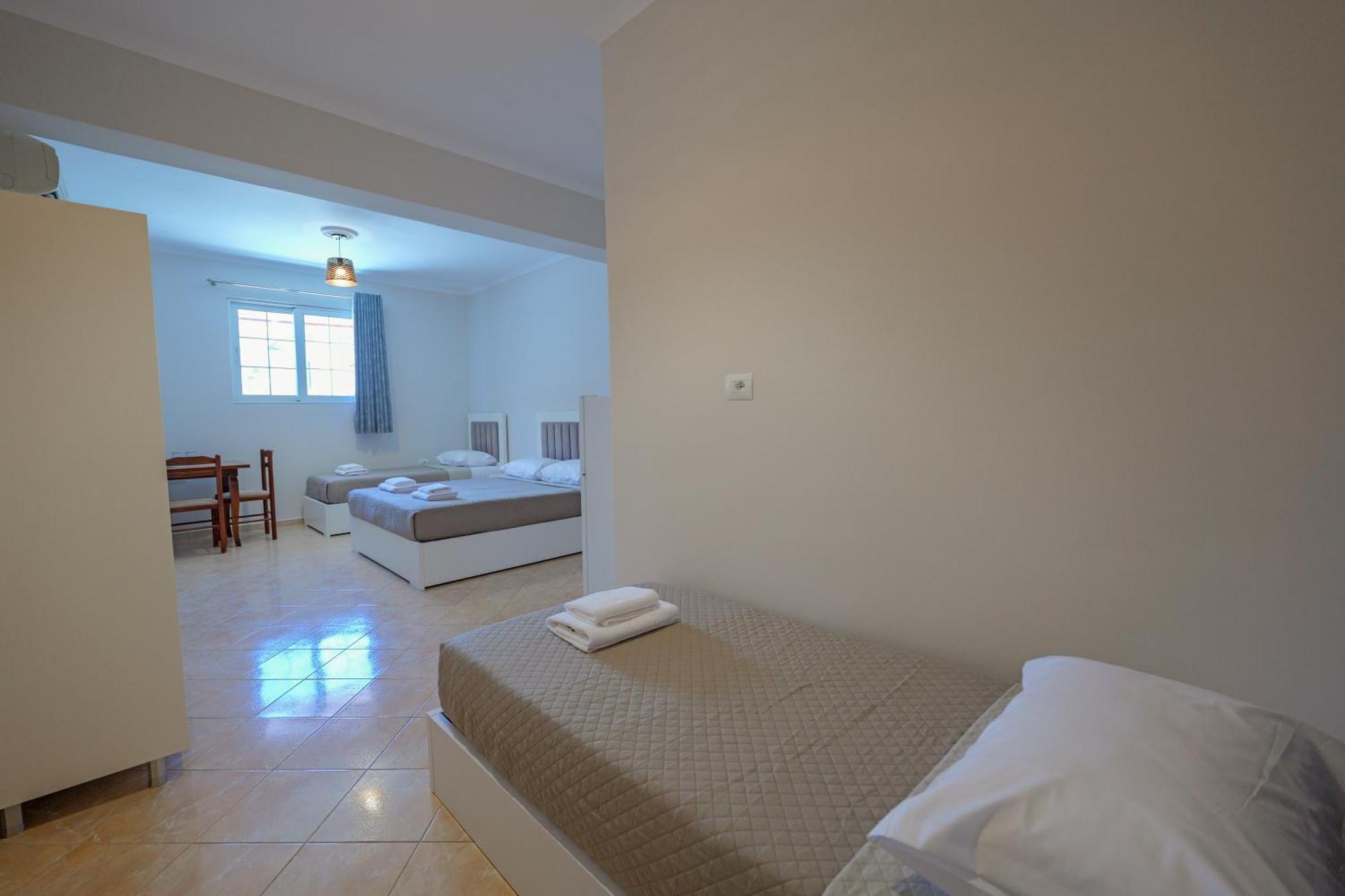 Hotel Deja Vu Ksamil Rum bild