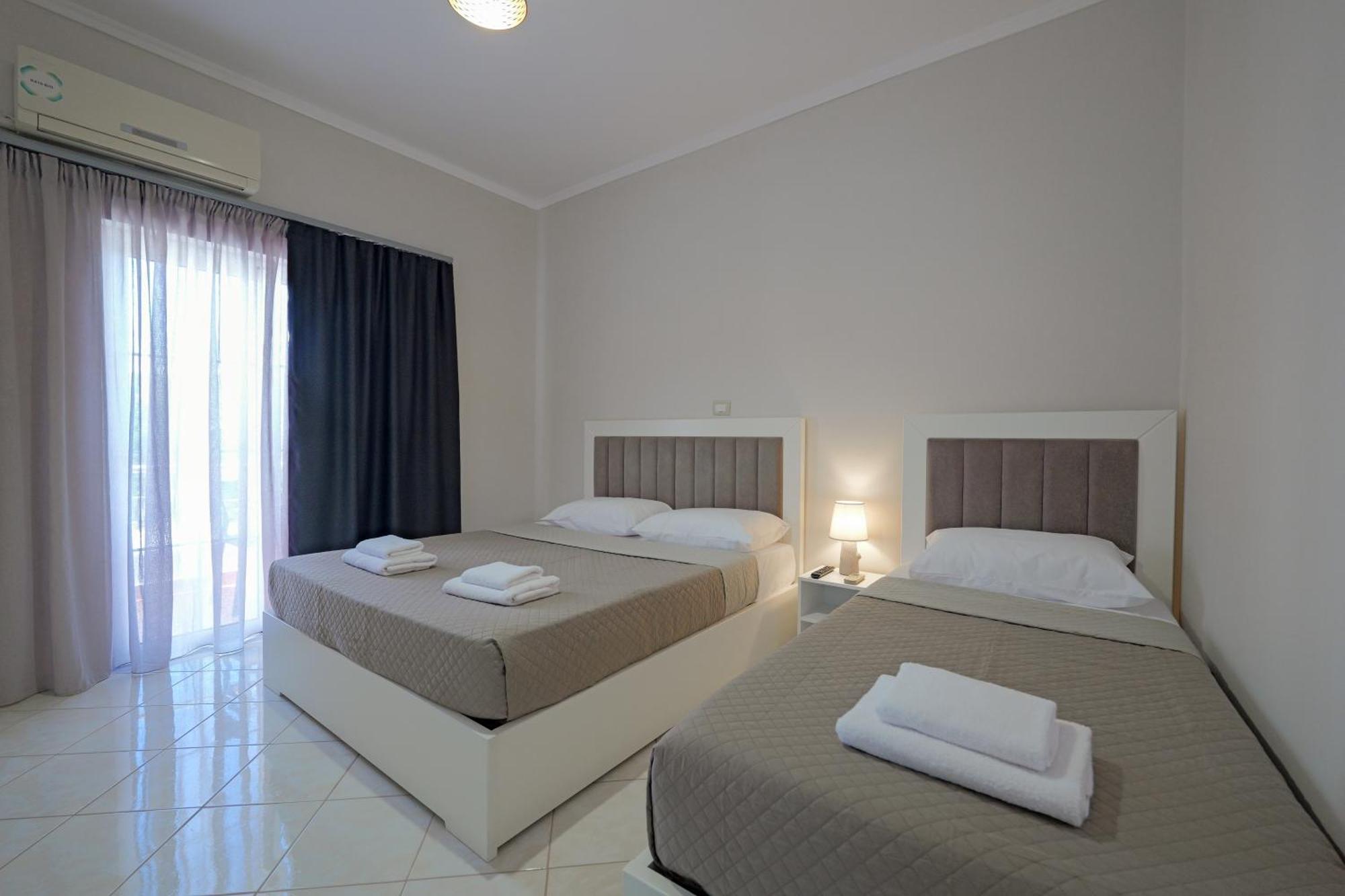 Hotel Deja Vu Ksamil Exteriör bild