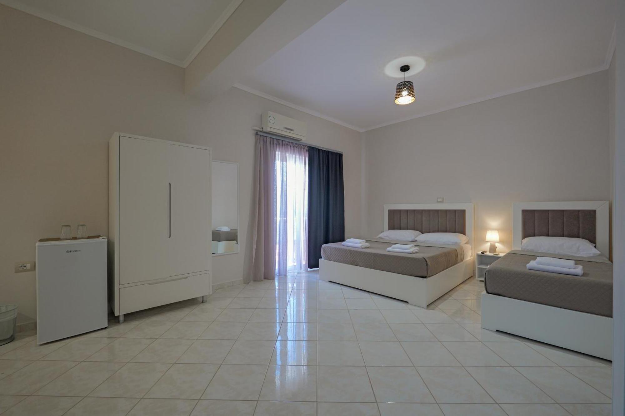Hotel Deja Vu Ksamil Rum bild
