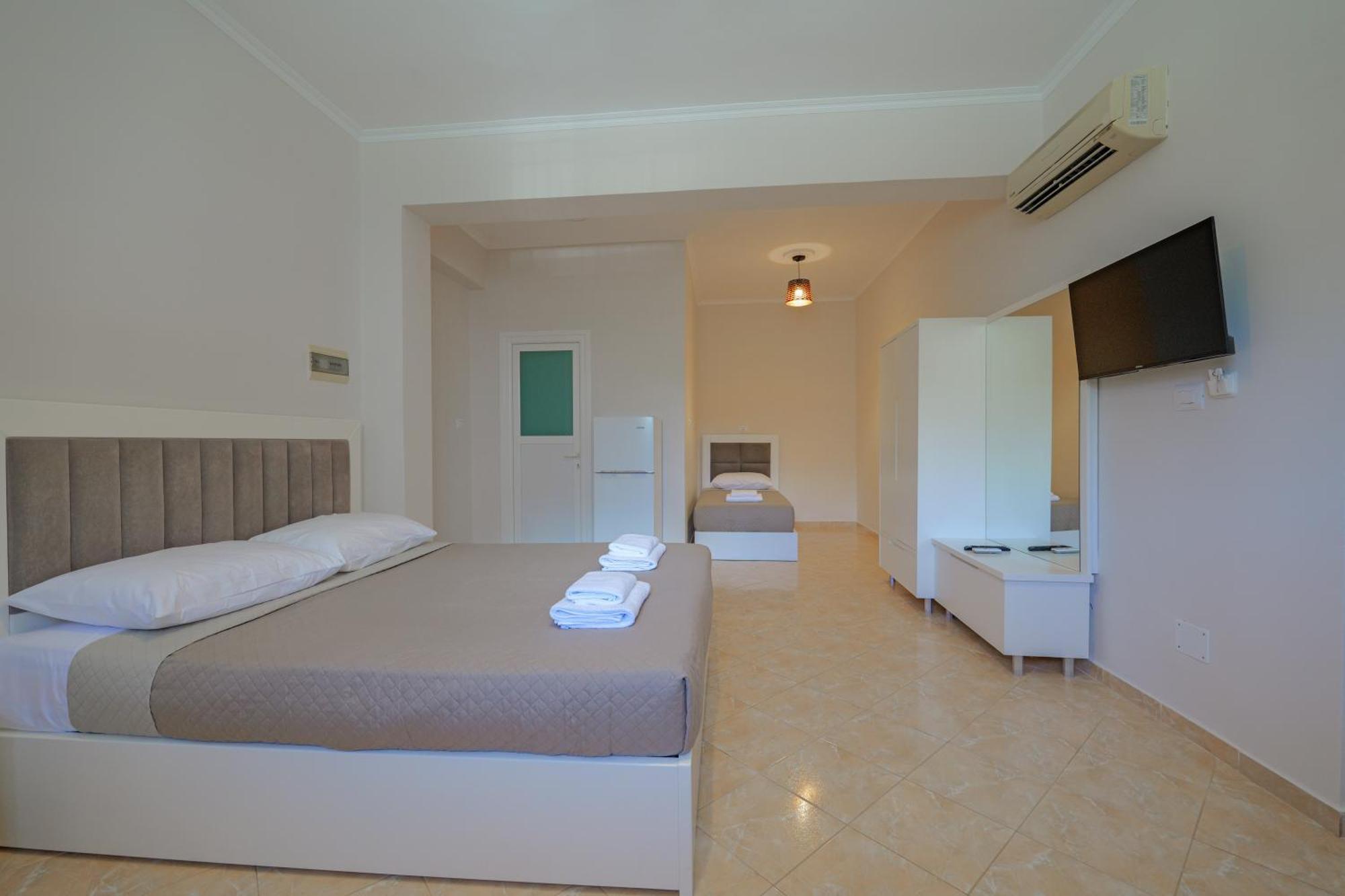 Hotel Deja Vu Ksamil Exteriör bild