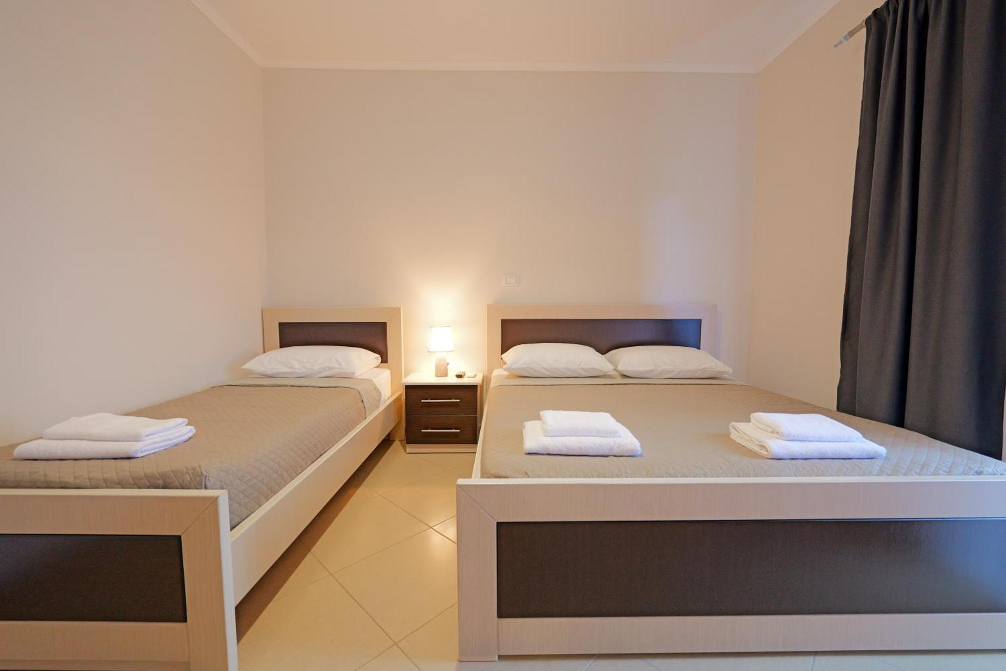 Hotel Deja Vu Ksamil Rum bild