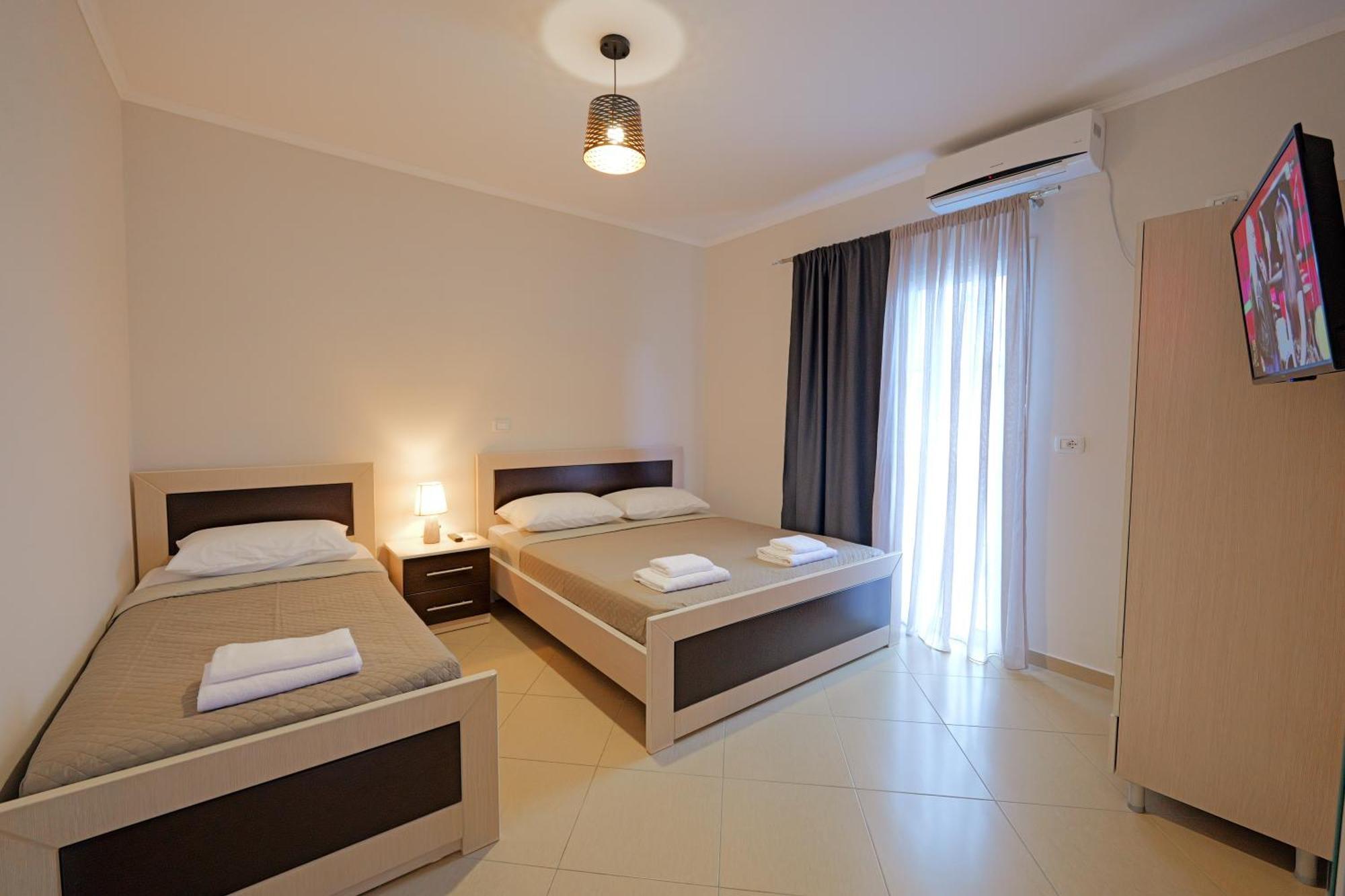 Hotel Deja Vu Ksamil Rum bild