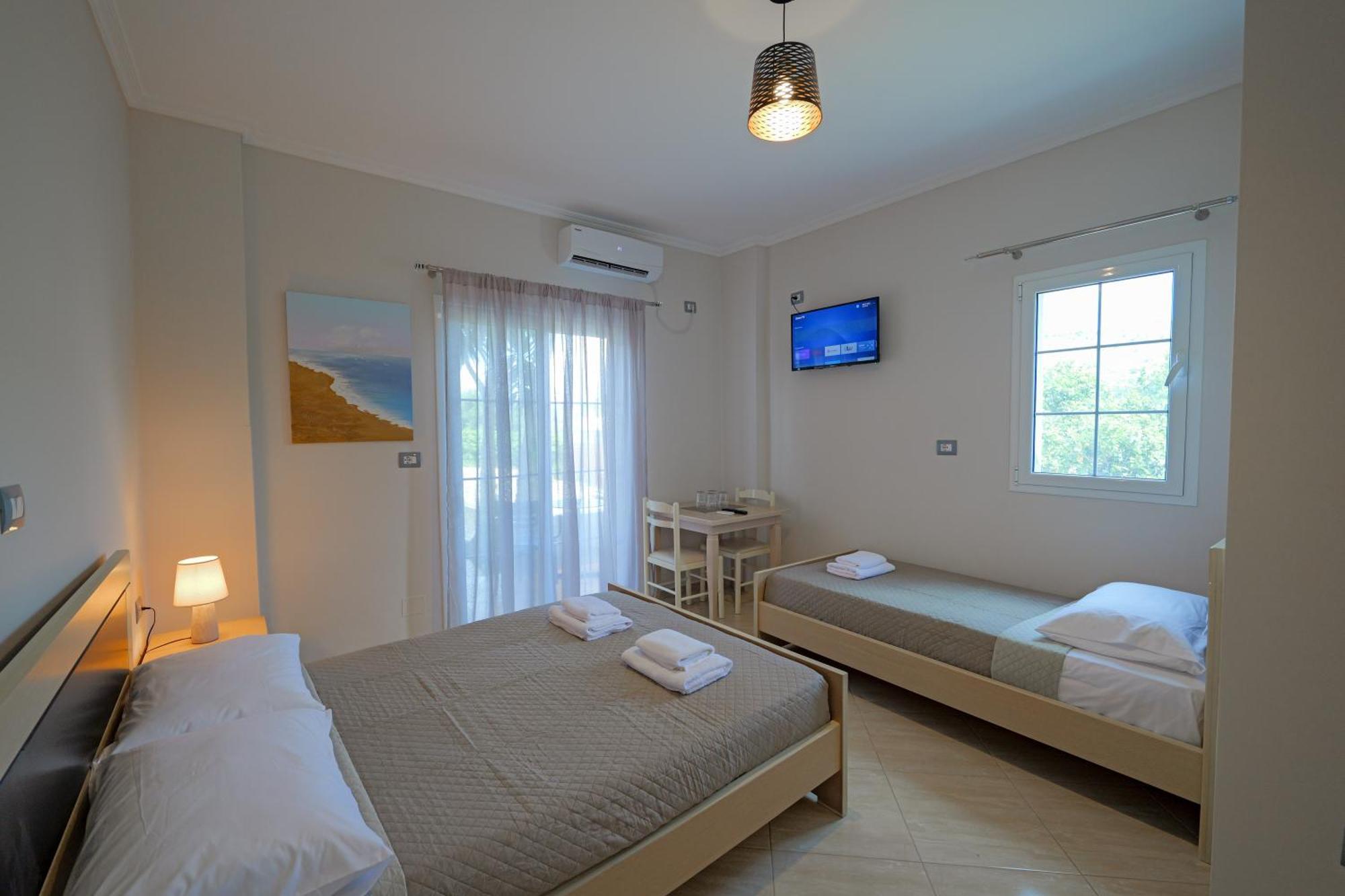 Hotel Deja Vu Ksamil Exteriör bild